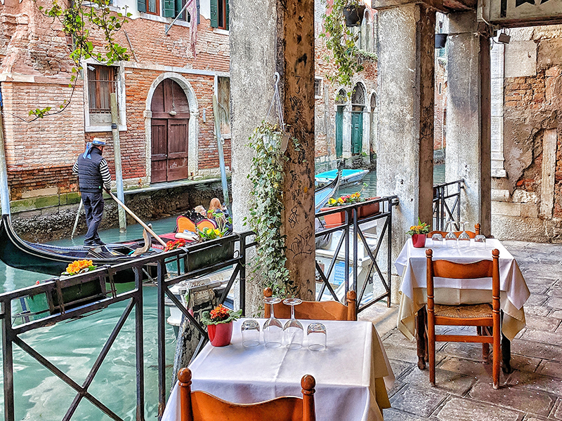 http://Wine%20bar%20in%20Venice cc